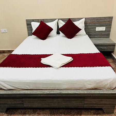 Hotel Utsav Palace Канпур Экстерьер фото