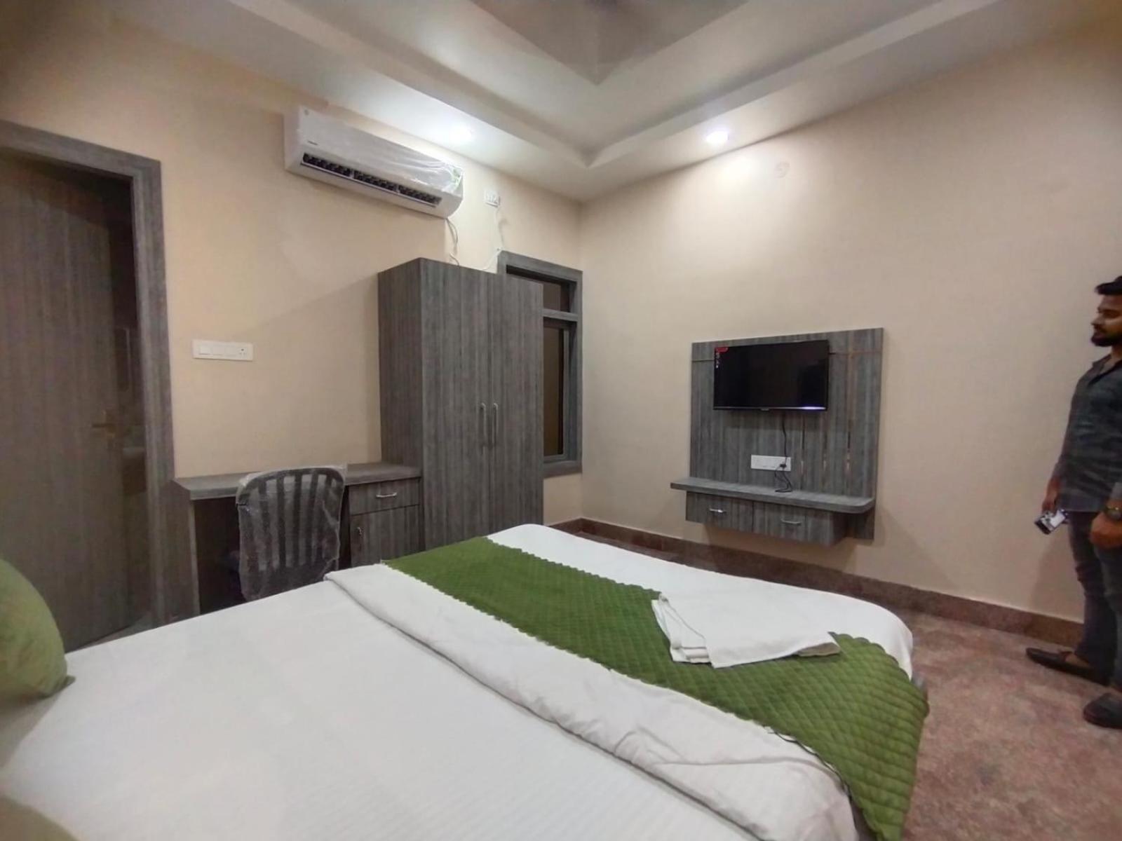 Hotel Utsav Palace Канпур Экстерьер фото