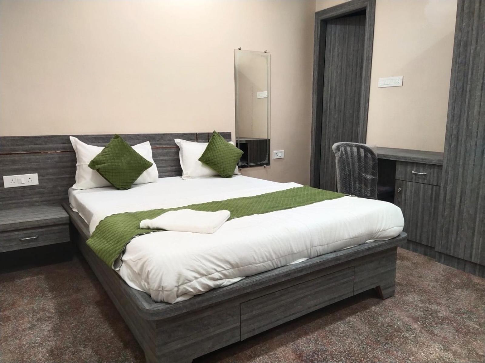Hotel Utsav Palace Канпур Экстерьер фото