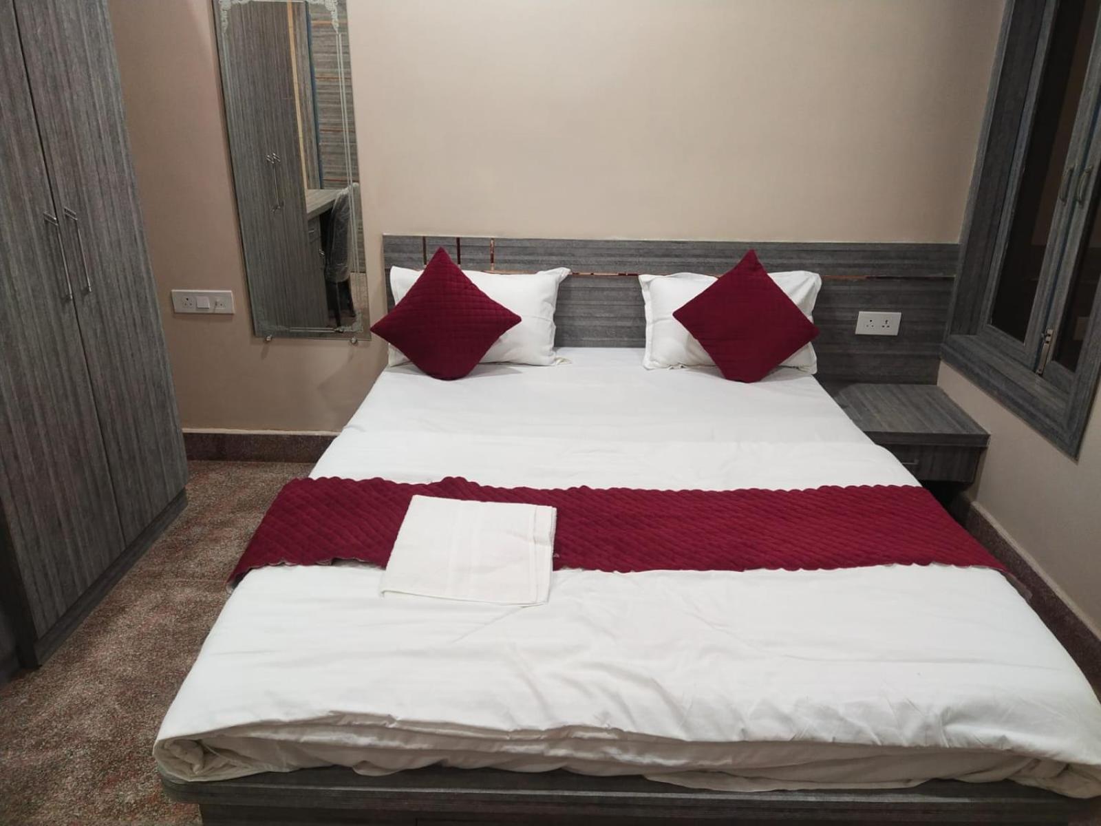 Hotel Utsav Palace Канпур Экстерьер фото