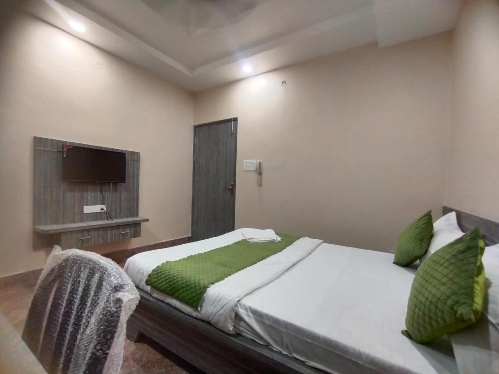 Hotel Utsav Palace Канпур Экстерьер фото